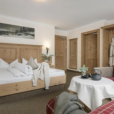 Otel Lenz